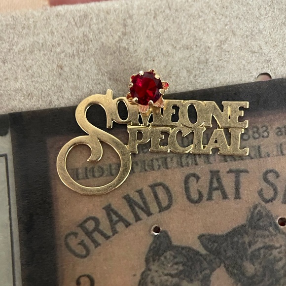 Vintage 14kt solid yellow gold SOMEONE SPECIAL script letters charm pendant 1” - Picture 8 of 8